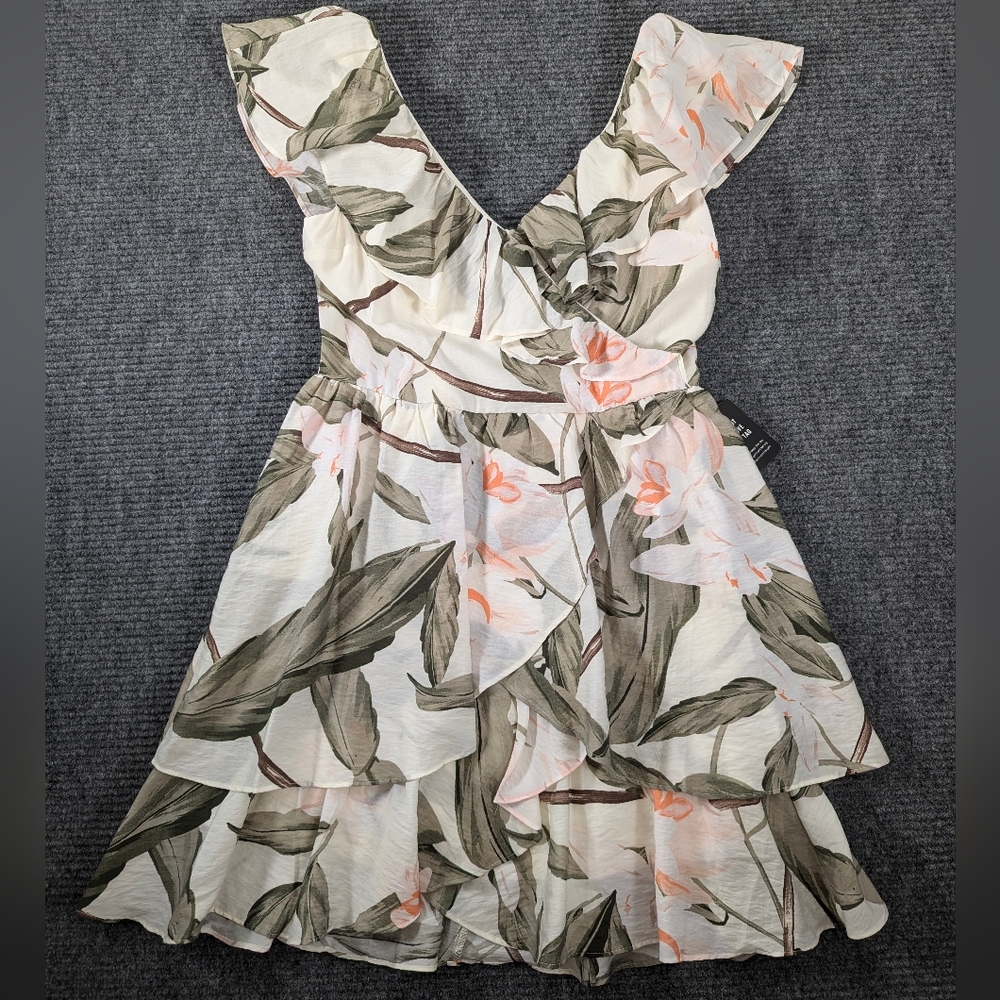 NWT Floral Ruffle Dress Womens Small Vacation, Tropical, Cruise, Resortwear